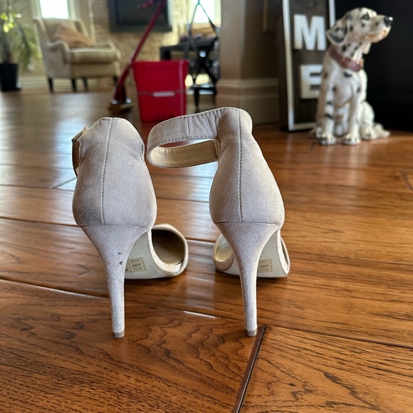 Call It Spring Natural Color Heels, Size 6 - Picture 9 of 9